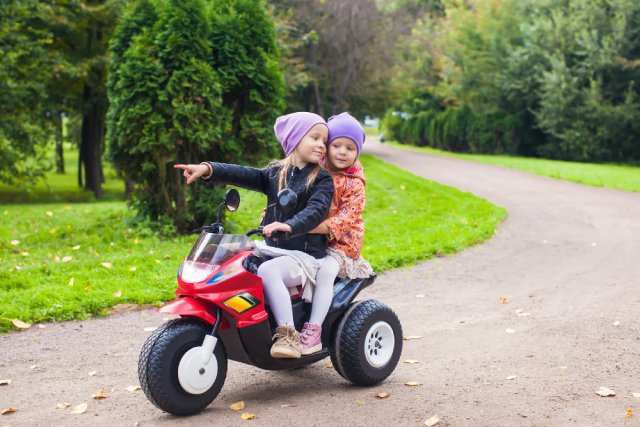 avantages - inconvenients moto electrique enfant et à essence